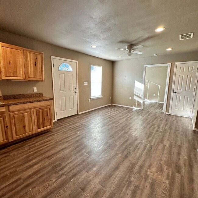 Foto del edificio - "Charming 2-Bed, 2-Bath Duplex in Lubbock ...