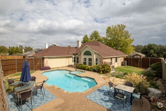 Building Photo - 3410 Los Alamos Ln