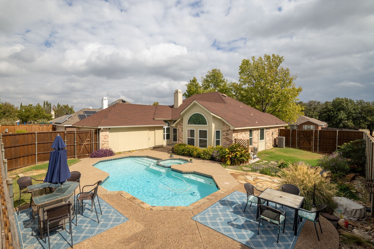 Primary Photo - 3410 Los Alamos Ln