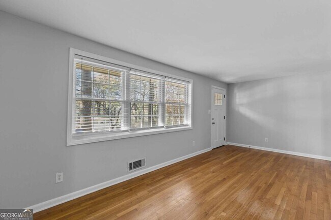 Building Photo - 2304 Capehart Cir NE