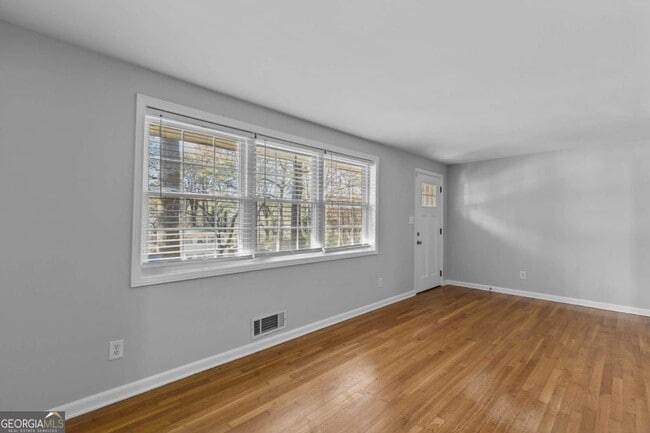 Foto del edificio - 2304 Capehart Cir NE