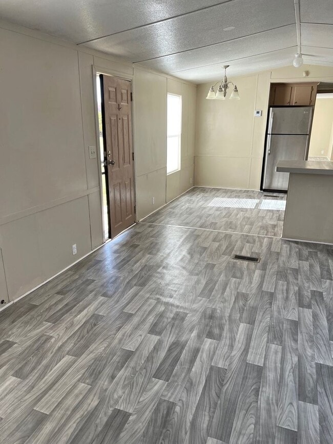 Building Photo - Singlewide Mobile Home in Country Setting