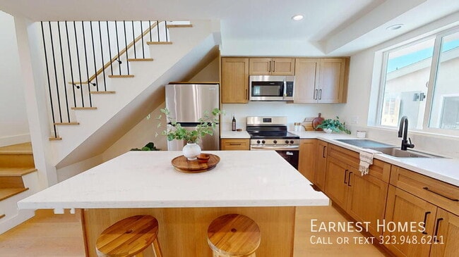 Building Photo - 6445 Satsuma Ave