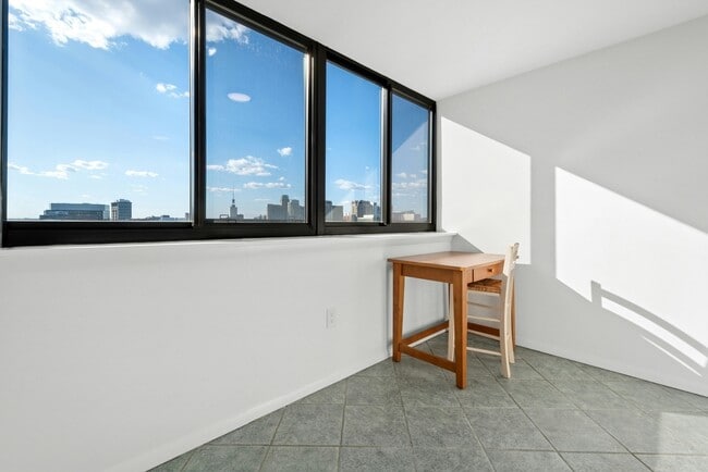Building Photo - 8 Whittier Pl