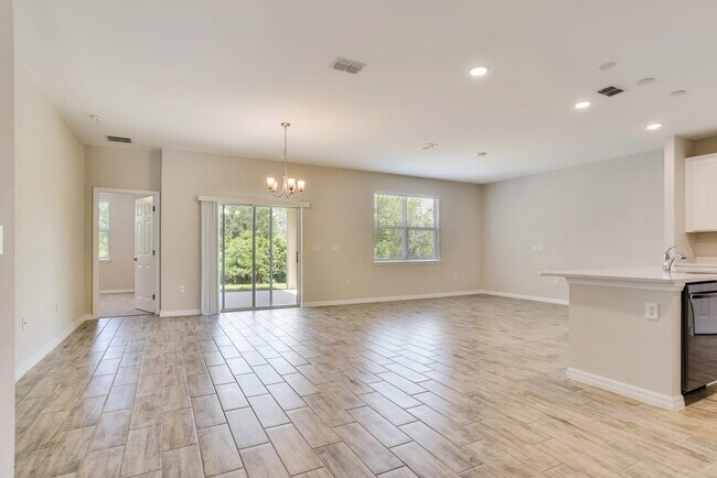 Building Photo - 5621 Beggs Rd