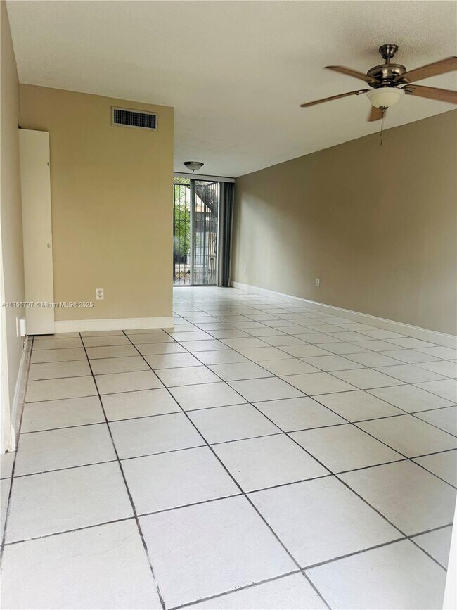 Foto del edificio - 6155 SW 69th St