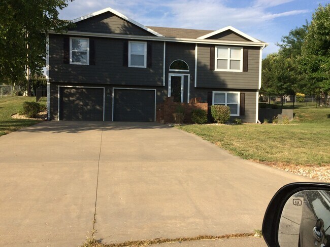 804 Davis Drive - 804 Davis Dr