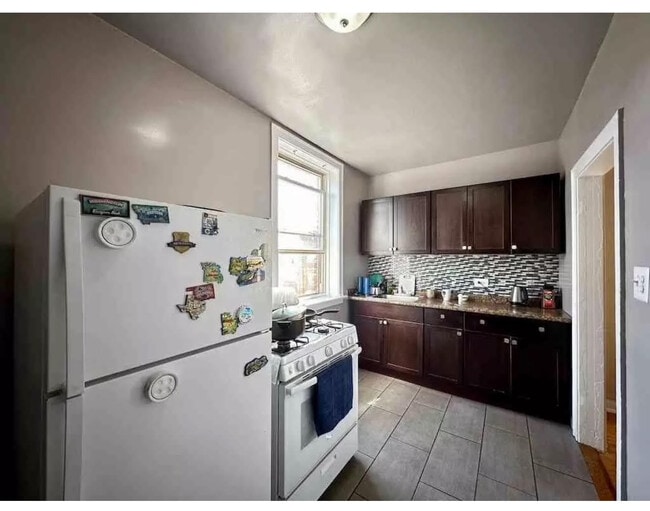 Building Photo - 4259 W Addison St