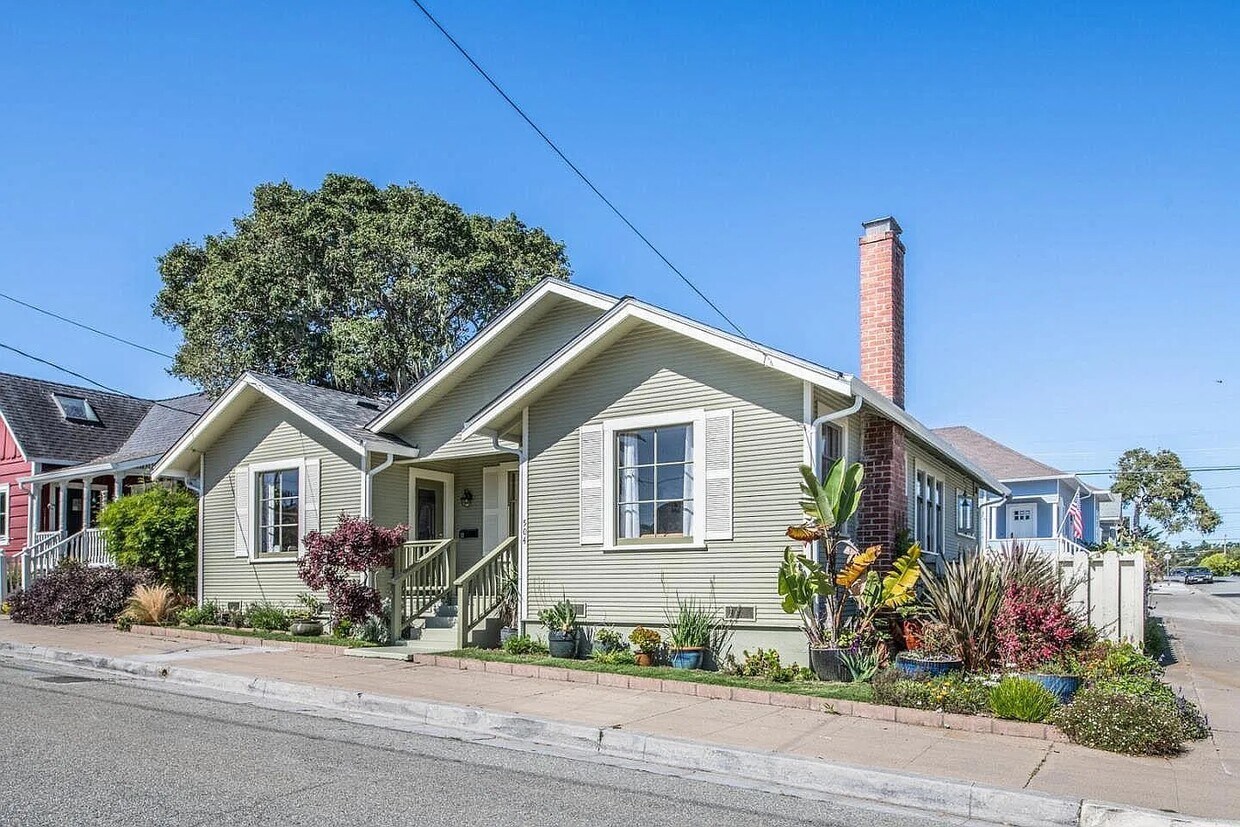 504 19th St, Pacific Grove, CA 93950 Townhome Rentals in Pacific