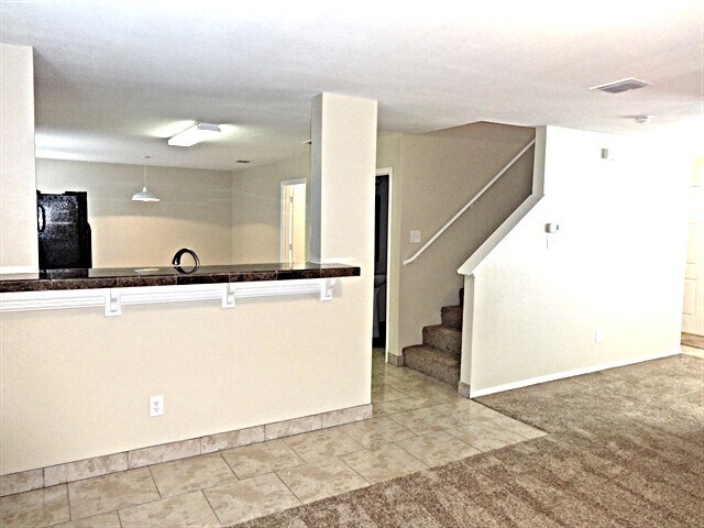 Foto del edificio - 4916 Water Ridge Ln