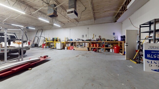 Building Photo - 3390 S Market St