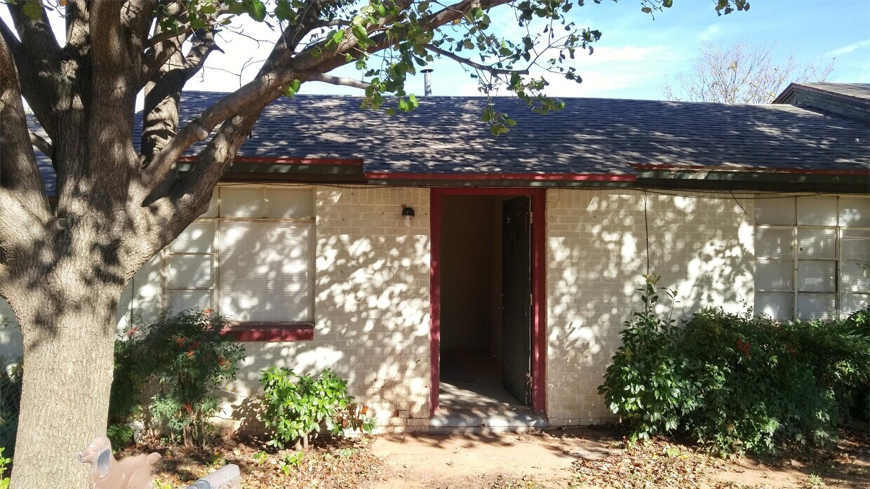 Primary Photo - 229 SE 27th St