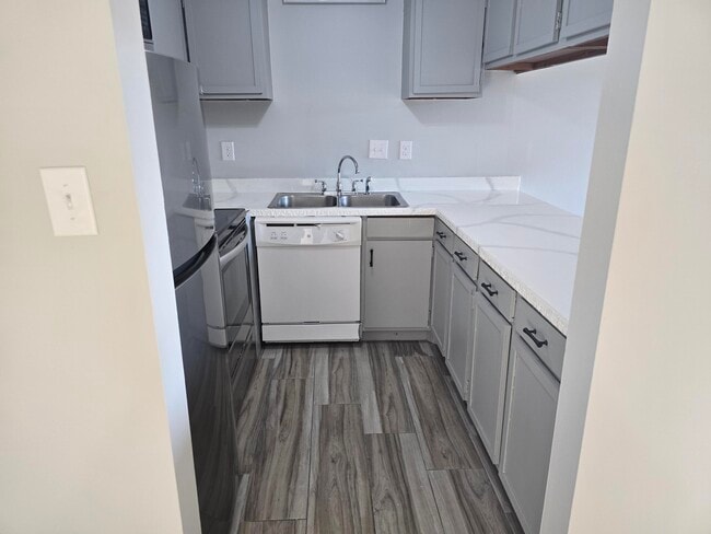 Foto del edificio - 308 Miracle Strip Pkwy SW