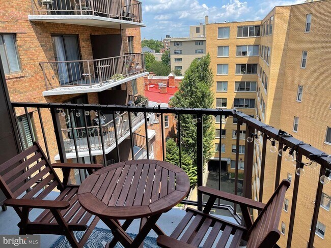 Foto del edificio - 1718 P St NW