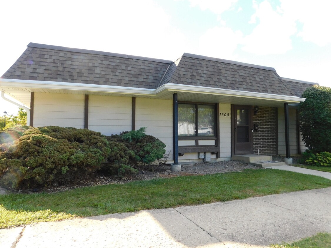 Primary Photo - 1308 Court O