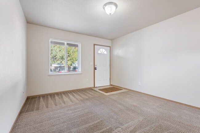 Building Photo - Spacious 4-Bedroom Home in SE Portland