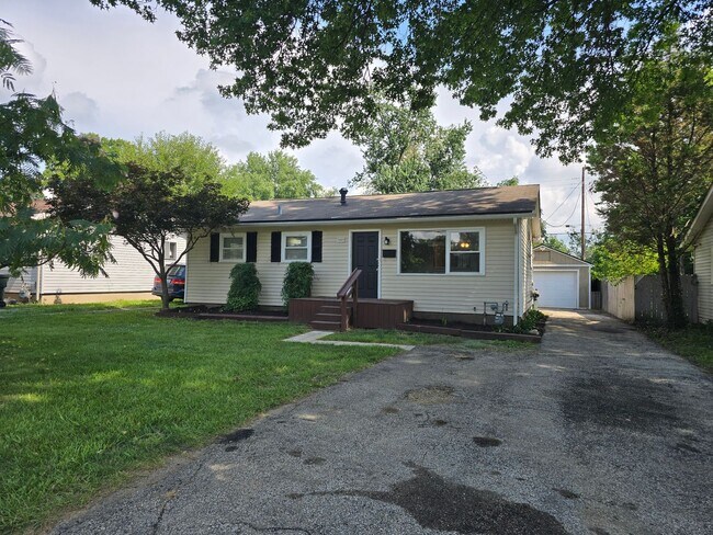 Building Photo - YOU CAN STOP YOUR SEARCH! Jeffersontown / Jtown Rental with 3 Bedrooms, 1 Full Baths, Ranch, 1 Ca...