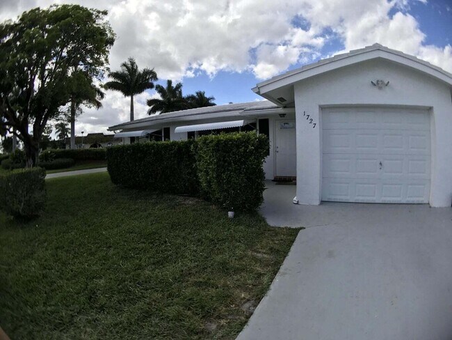 Foto del edificio - 1727 SW 18th St