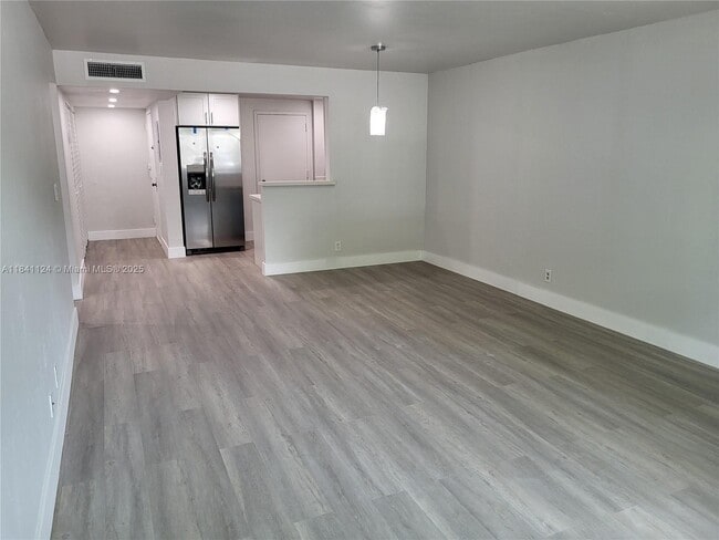 Building Photo - 9125 SW 77th Ave