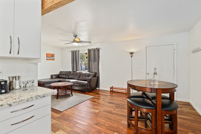 Building Photo - Greenlaw Getaway