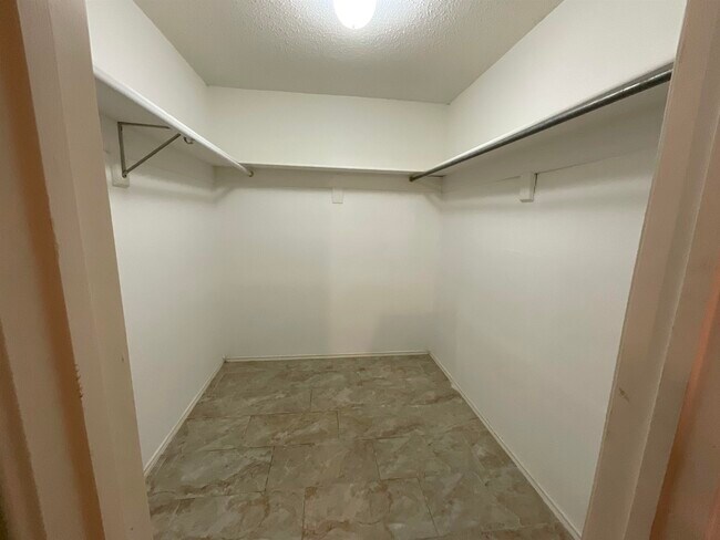 Foto del edificio - 915 Rutledge Dr