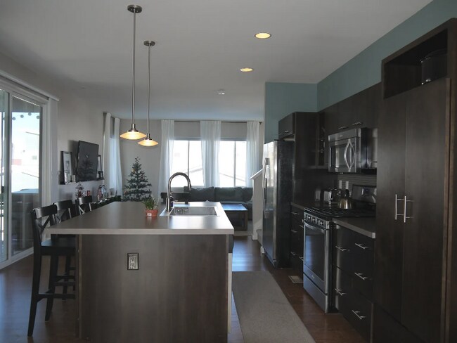 Foto del edificio - 9733 Dunning Cir