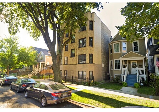 Building Photo - 1911 W Larchmont Ave