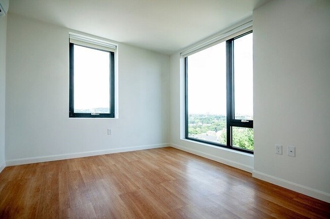 Foto del edificio - 70 Parker Hill Ave