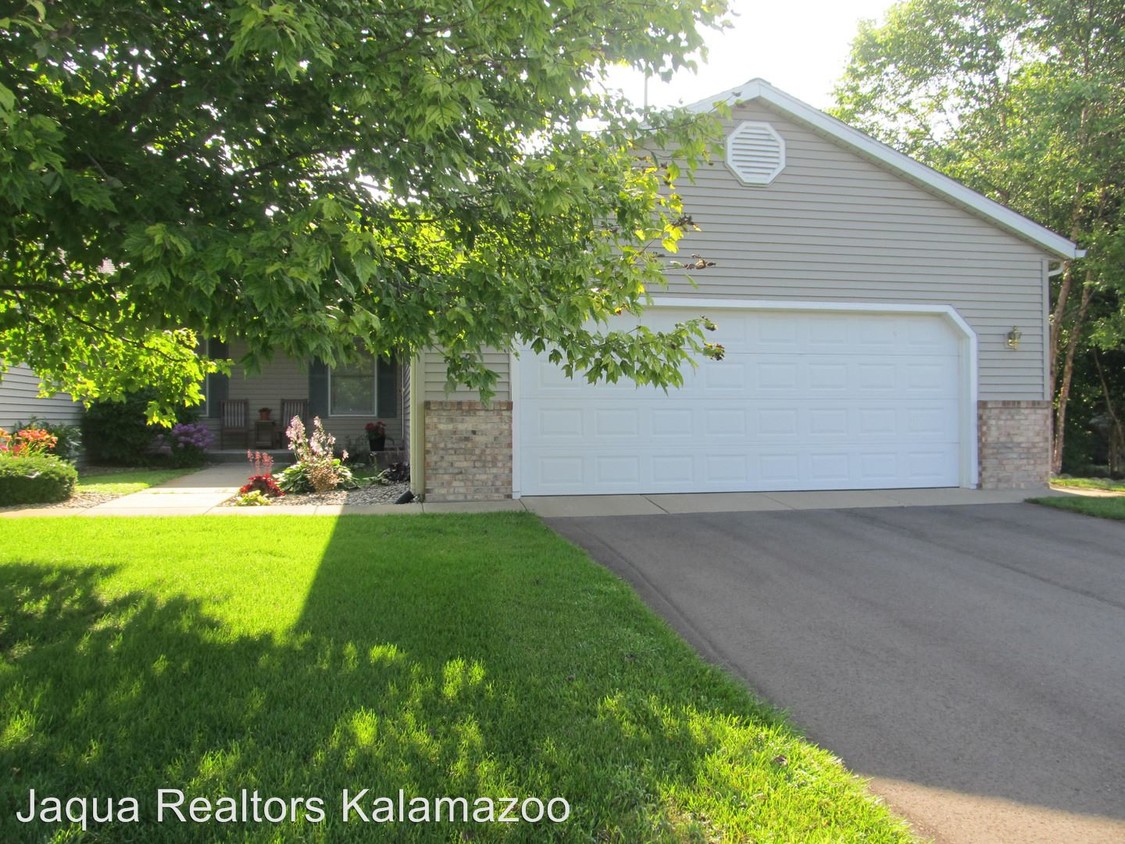 Primary Photo - 2 br, 3 bath House - 733 Bayberry Lane