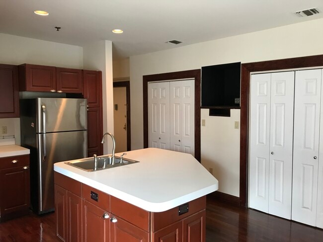 Kitchen & Closets - 501 1st St
