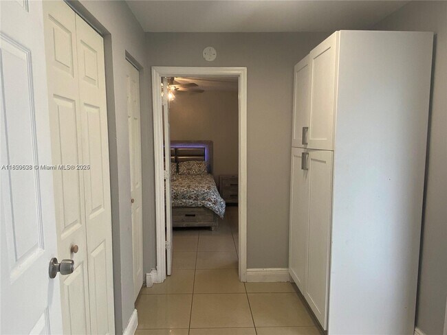 Foto del edificio - 3500 NW 32nd Ct