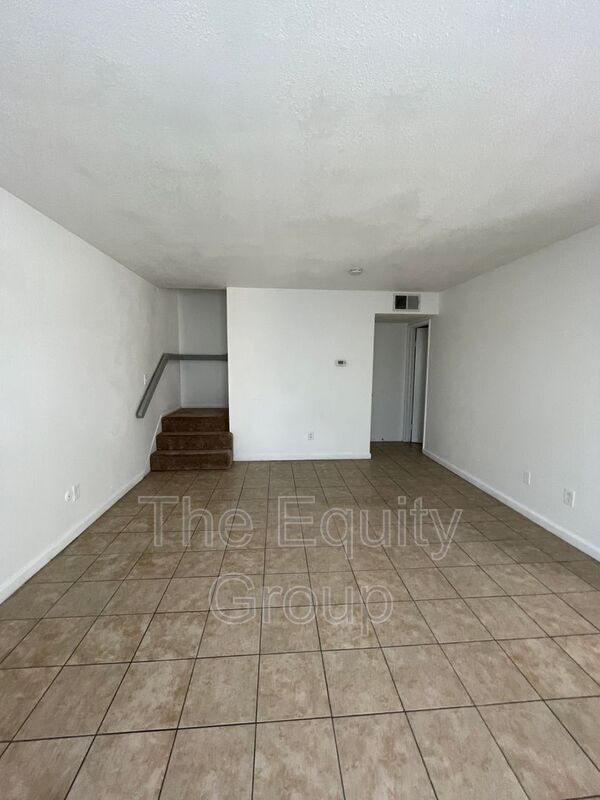 Foto del edificio - 663 W Ashlan Ave
