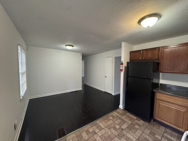 Building Photo - 324 Banberry Dr SE