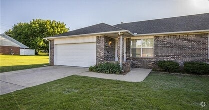 Building Photo - 816 Kinkade Pl