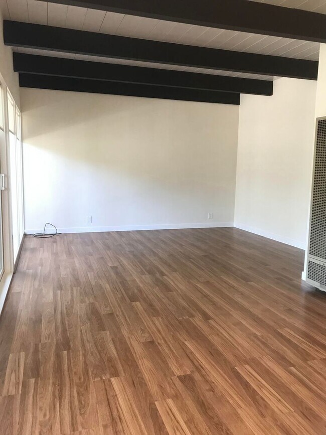 Foto del edificio - Tranquil and Remodeled 2BR/1BA Updated Uni...