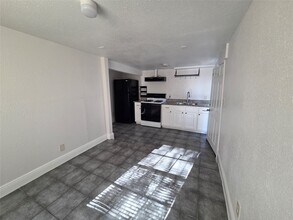 Building Photo - 302-371 71st St