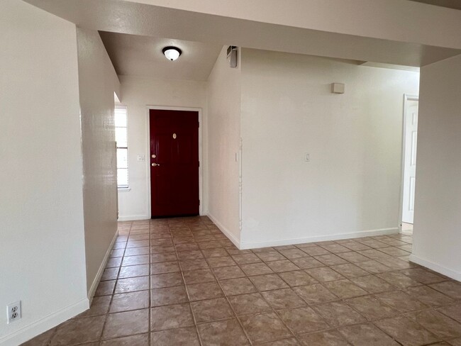 Building Photo - Beautiful one-story single-family home