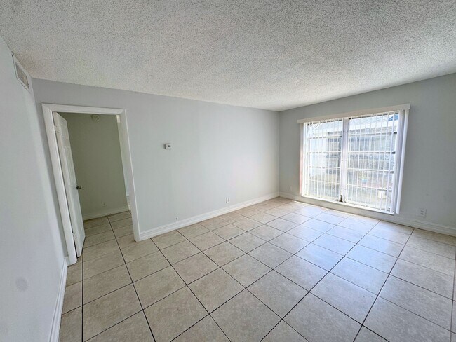 Foto del edificio - 4459 Treehouse Ln
