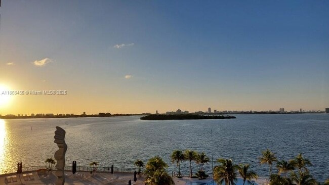 Foto del edificio - 1800 NE 114th St