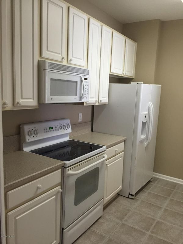 Building Photo - 7801 Point Meadows Dr