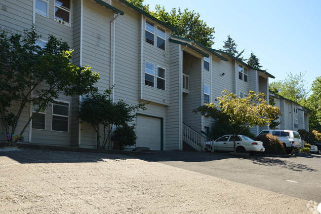 Building Photo - Tree Hill Commons