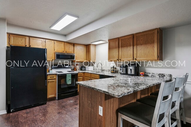 Building Photo - 1660 Willowbrook Dr