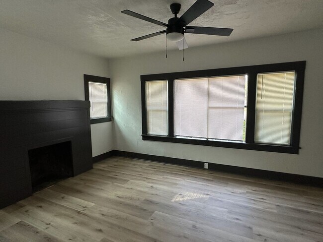 Foto del edificio - 620 S Court St