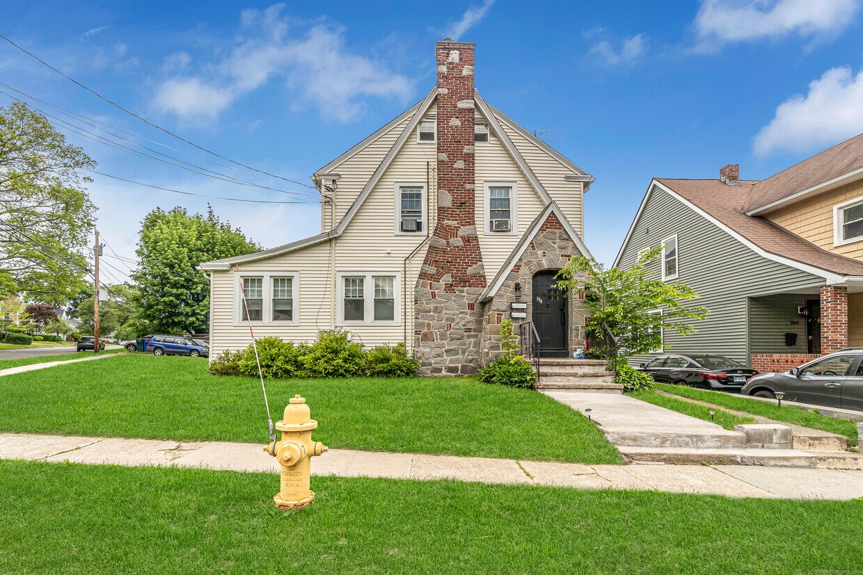 Primary Photo - 154 Temple St