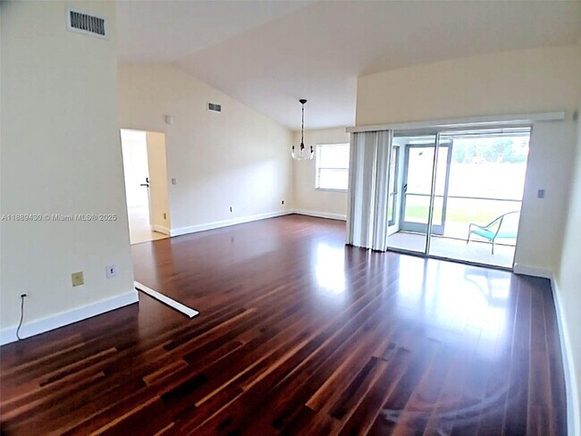 Foto del edificio - 9944 NW 2nd Ct