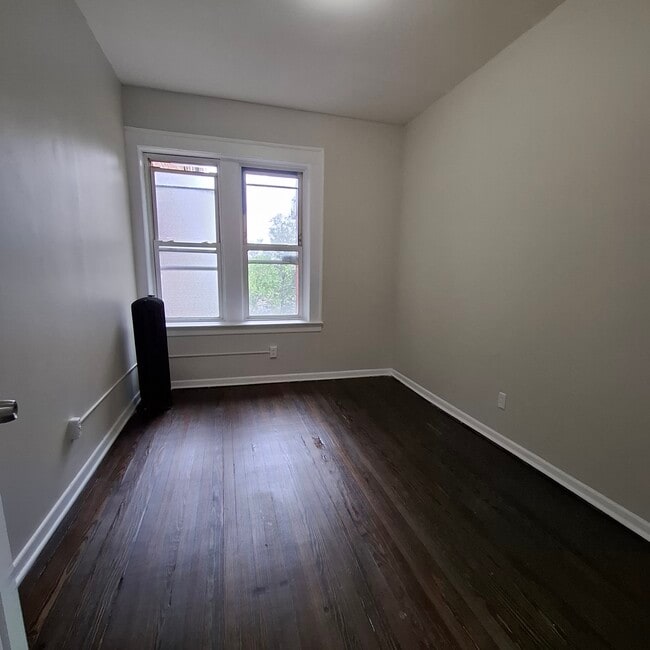 220 Roseville Ave 305 - 219 Roseville Ave