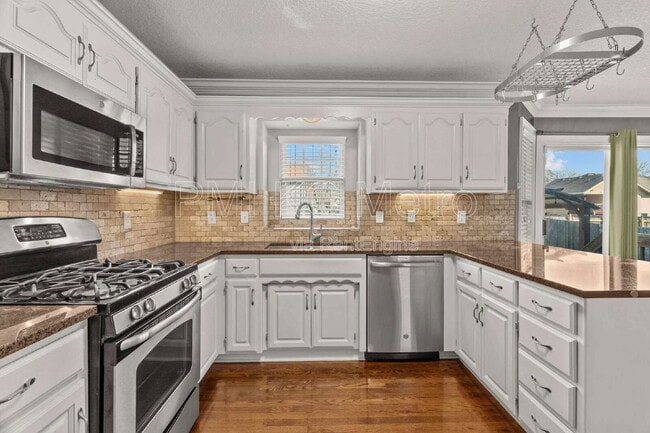 Building Photo - 824 SE 11 Terrace