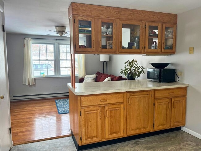 Building Photo - Bright 1BD/1BA Duplex Apartment in Williston