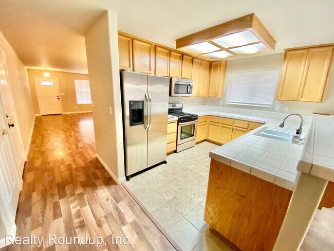 Building Photo - 4 br, 2.5 bath House - 131 McDaniel Cir