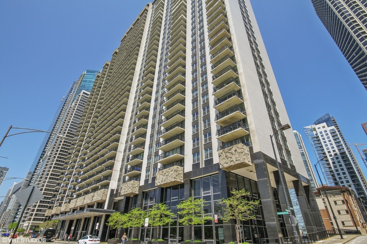 Primary Photo - 400 E Randolph St